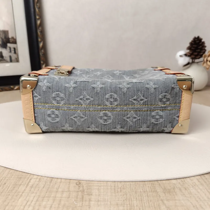 Louis Vuitton Crossbody Bag Side Trunk Box Grey Medium23.5 × 8.5 × 16 cm — cover view 2 of 10