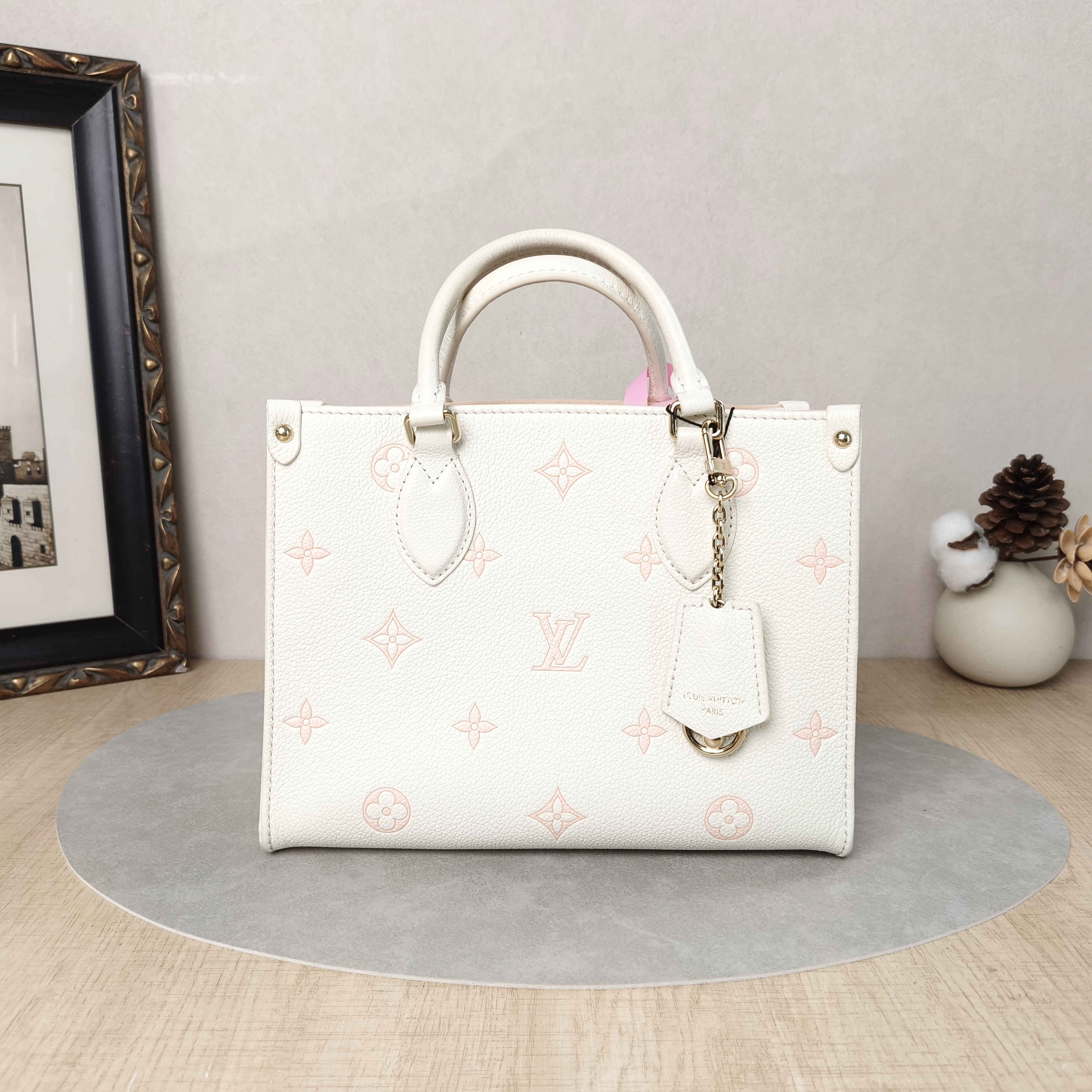 Louis Vuitton Shoulder Bag Onthego Beige · Pink Empreinte Embossed Calfskin Monogram Small25 × 11.5 × 19 cm