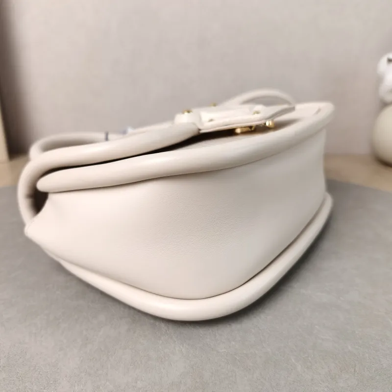Louis Vuitton Crossbody Bag Hide and Seek Messenger Bag White Epi Embossed Calfskin 21 × 8 × 15 cm — detail view 5 of 11