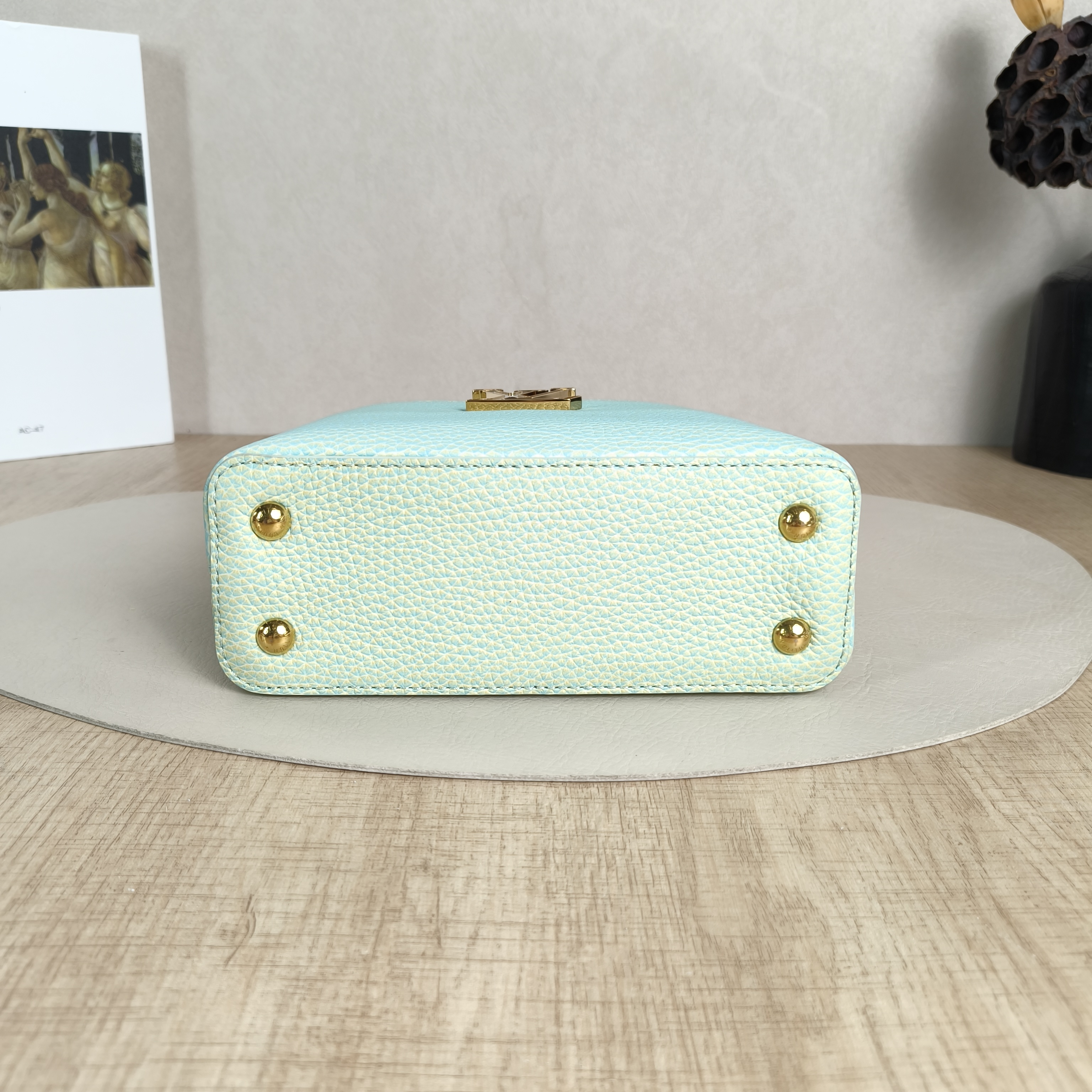 Louis Vuitton Crossbody Bag Capucines Calfskinmini21 × 8 × 14 cm — cover view 3 of 5