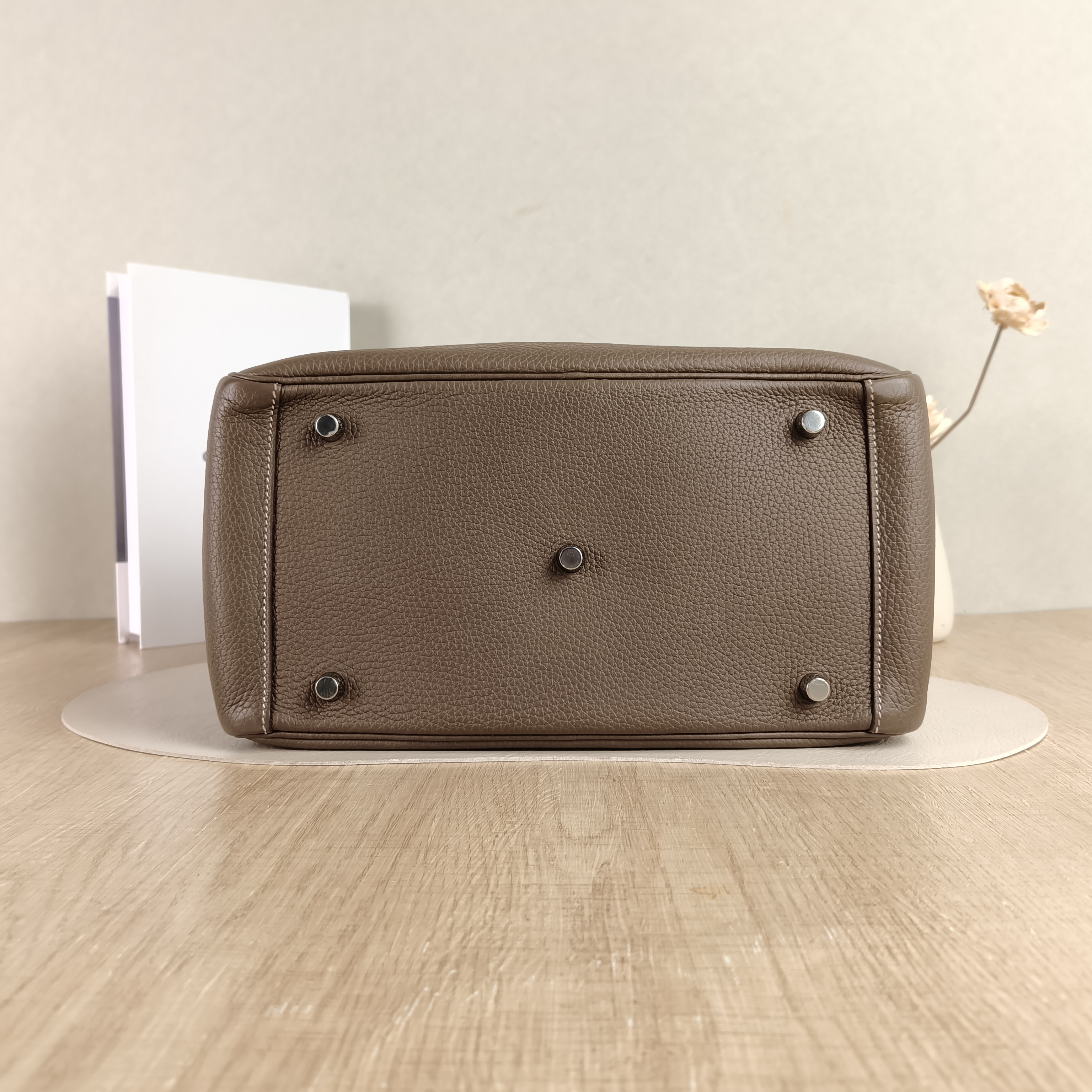 Hermès Shoulder Bag Lindy 30 Clemence Taurillon TC Calfskin Medium30 × 15 × 19 cm — cover view 2 of 5
