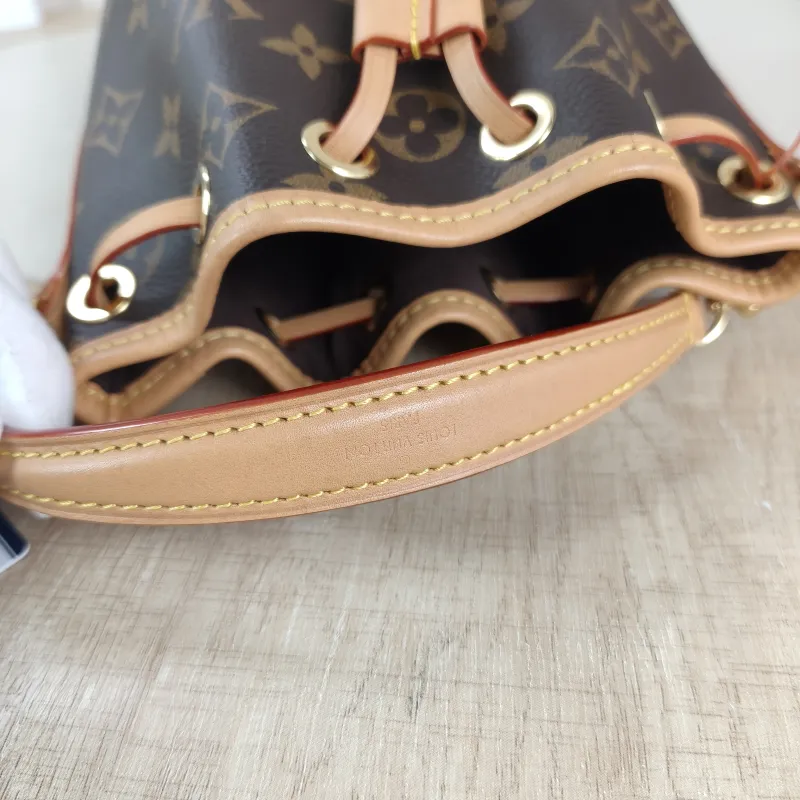 Louis Vuitton Crossbody Bag NANO NÉONOÉ Bucket Bag Nano Monogram PVC nano 13 × 10 × 16 cm — detail view 9 of 11