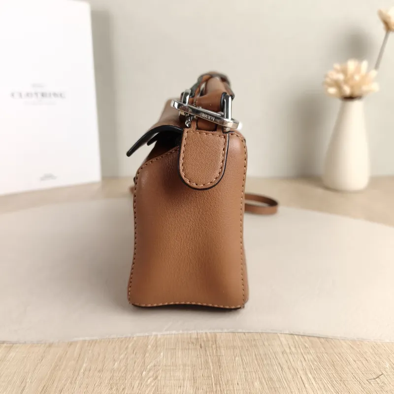 LOEWE Crossbody Bag Puzzle Caramel Calfskin Mini 18 × 8 × 12.5 cm — detail view 5 of 11