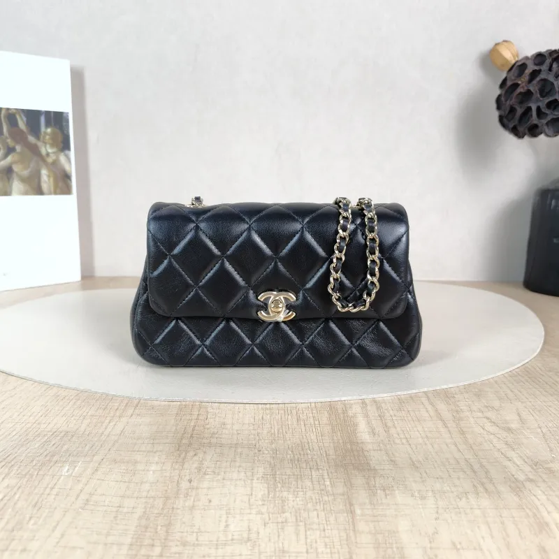 Chanel Crossbody Bag Crossbody Bag Black Lambskin One Size 19.5 × 4 × 11 cm