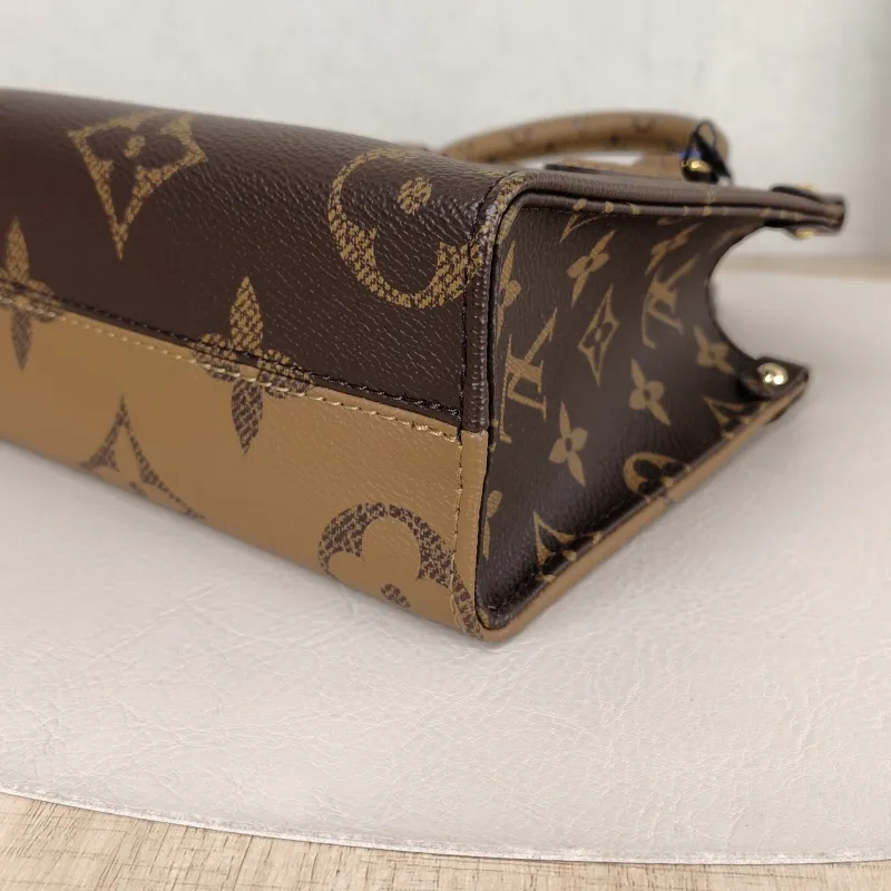 Louis Vuitton Crossbody Bag Onthego BB Monogram PVC BB 18 × 8.5 × 15 cm — detail view 7 of 11