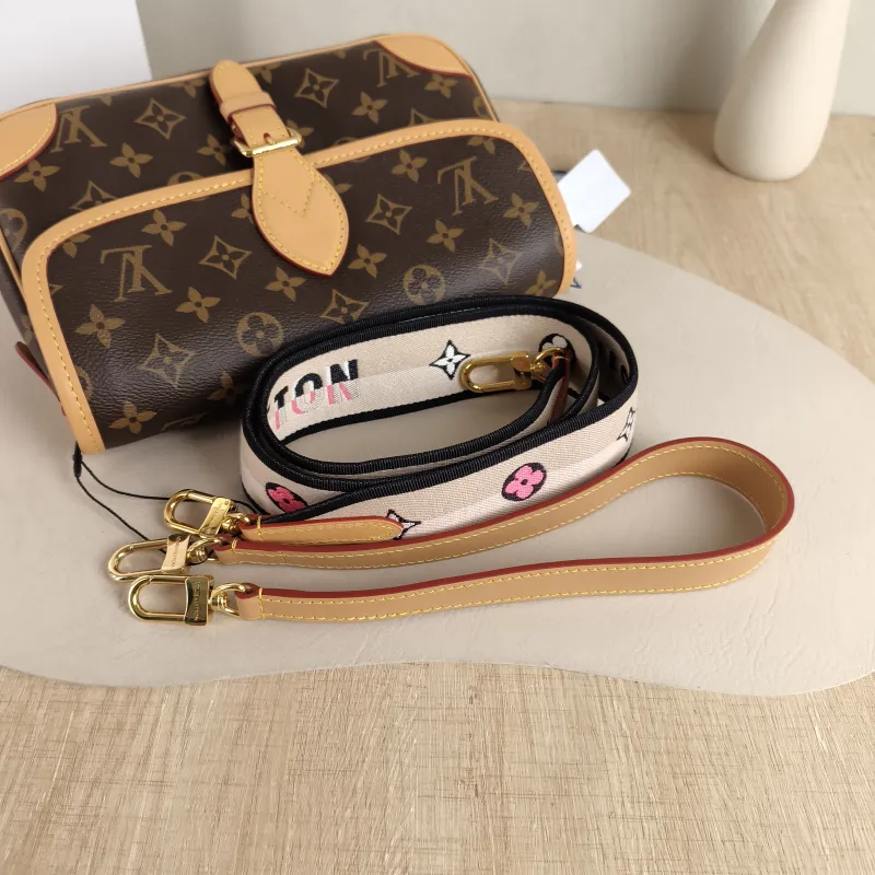 Louis Vuitton Crossbody Bag Diane Baguette Bag Shoulder Strap PVC Small 24 × 9 × 15 cm — detail view 7 of 12