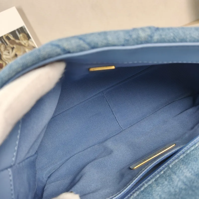 Chanel Crossbody Bag 19Bag Small 26 × 9 × 16 cm — detail view 7 of 12