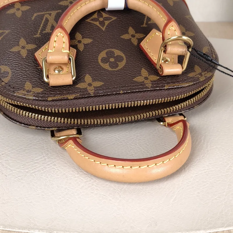 Louis Vuitton Crossbody Bag Alma Nano Monogram PVC nano 18 × 8 × 12 cm — detail view 2 of 9