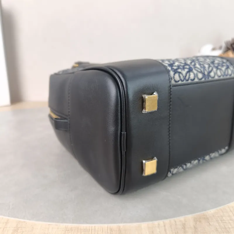 LOEWE Crossbody Bagamazona 19 Blue White Black Calfskin，Canvas Small19 × 11.5 × 18 cm — detail view 2 of 12