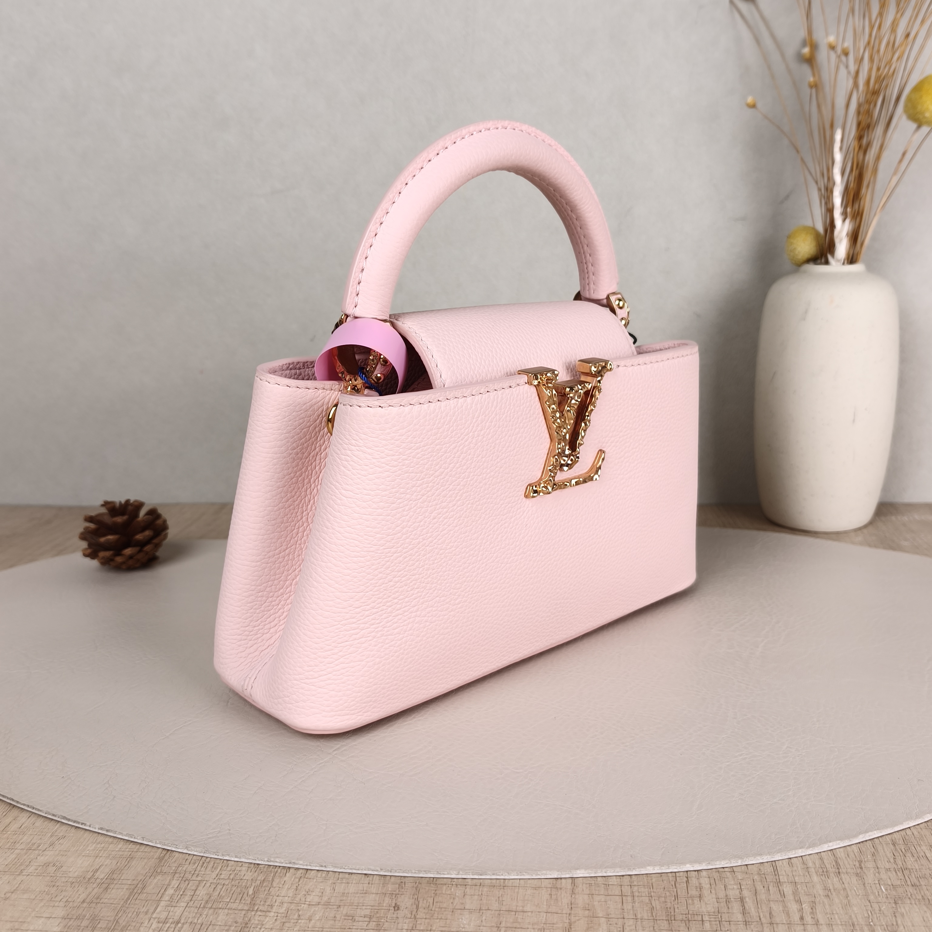 Louis Vuitton Top Handle Bag Capucines East West Pink Calfskinmini22 × 8 × 12 cm — cover view 4 of 6