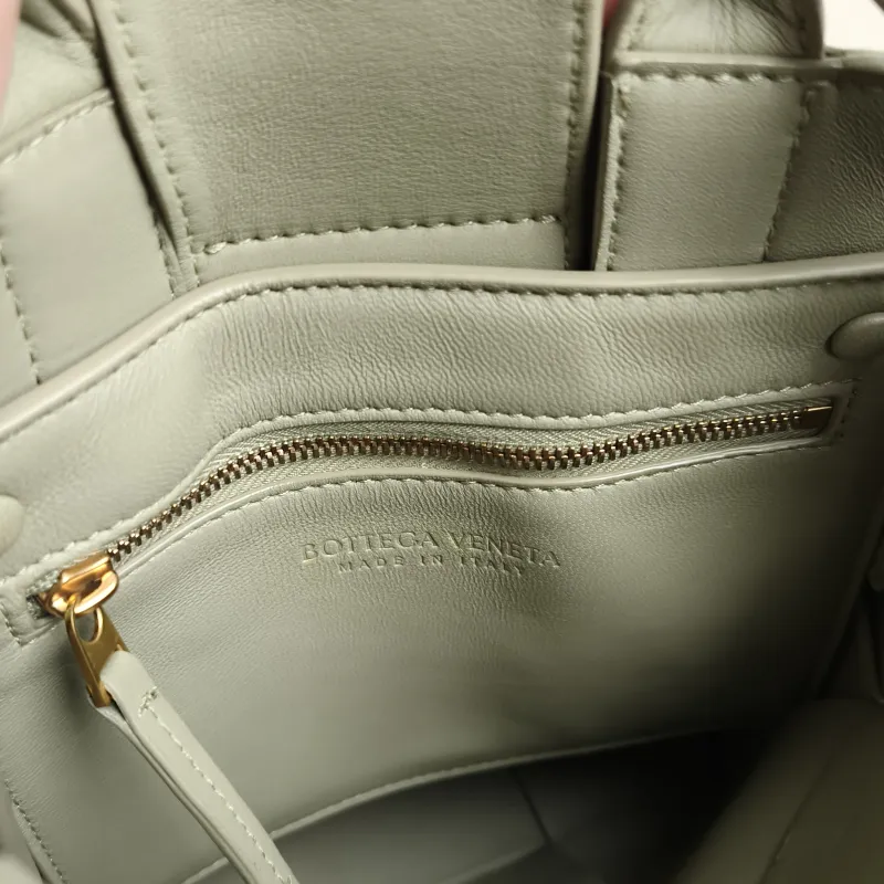 Bottega Veneta Shoulder Bag Cassette Woven Green Lambskin One Size 16.5 × 5.5 × 22 cm — detail view 5 of 9