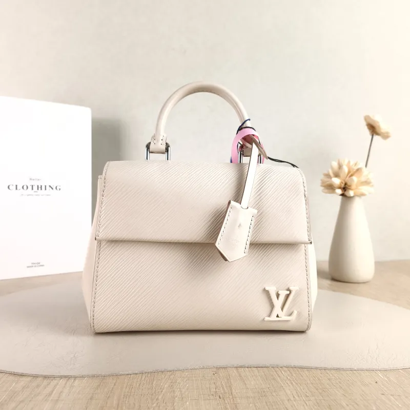 Louis Vuitton Crossbody Bag CLUNY White Epi Embossed Calfskin Mini 20 × 7.5 × 16 cm