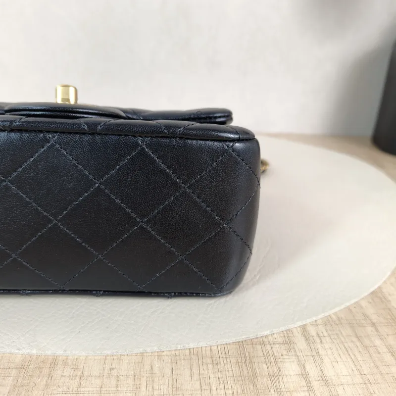 Chanel Crossbody Bag Classic Flap Mini CF Mini Black with Gold-Tone Hardware SL ambskinmini17 × 8 × 13.5 cm — detail view 2 of 12