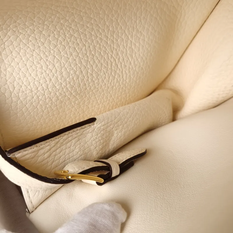 Hermès Shoulder Bag Halzan 25I2 Taurillon Clemence TC Calfskin Small25 × 8 × 17 cm — detail view 15 of 17