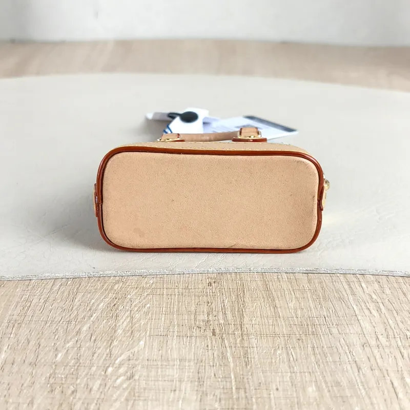Louis Vuitton Key Ring alma Key Ring Blue Patent Leather One Size 8 × 3.5 × 6 cm — cover view 2 of 4