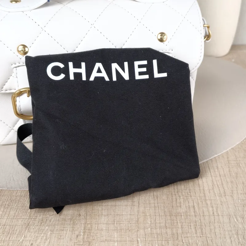 Chanel Crossbody Bag Messenger Bag White Calfskin One Size 20 × 7 × 12.5 cm — detail view 7 of 13