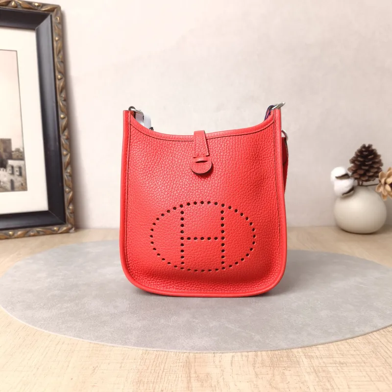 Hermès Crossbody Bag Evelyne Mini 16 Mini 16Red Taurillon Clemence TC Calfskinmini17 × 5.5 × 18 cm