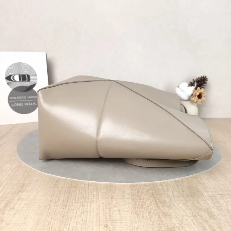 LOEWE Shoulder Bag Puzzle Fold Shopping Tote Grey Calfskin Medium 25.5 × 14.5 × 31.5 cm — detail view 4 of 11