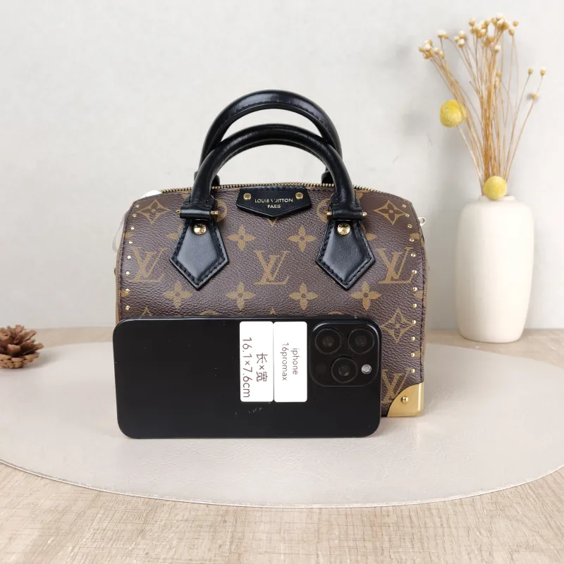 Louis Vuitton Crossbody Bag Speedy Trunk 20 Monogram PVC Small 20.5 × 11 × 13.5 cm — cover view 3 of 5
