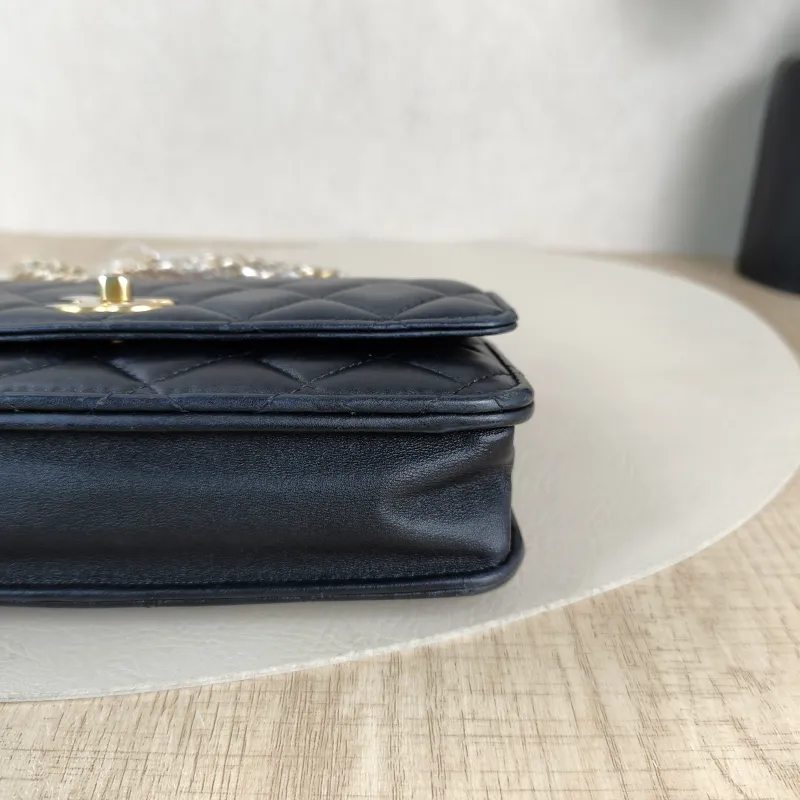 Chanel Crossbody Bag woc Black Lambskinmini19.2 × 3.5 × 12.3 cm — detail view 7 of 11