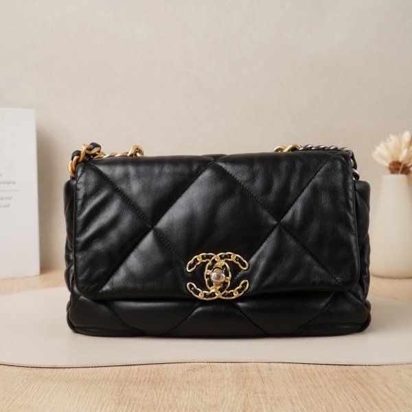 Chanel 19bag Small Black with Gold-Tone Hardware Lambskin Microchip Edition · 26 × 9 × 16 cm