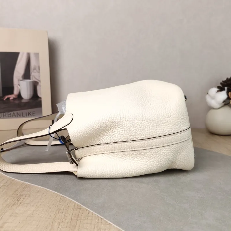 Hermès Top Handle Bag Picotin Lock 18 18 10Craie Taurillon Clemence TC Calfskin Small 18 × 13 × 18 cm Z Conditioned — detail view 7 of 12