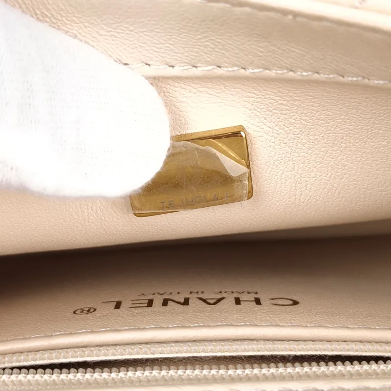 Chanel Crossbody Bag Beige Lambskin One Size18 × 6 × 14 cm — detail view 14 of 16