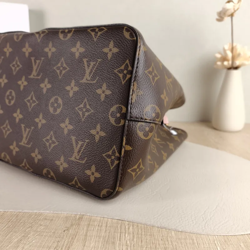 Louis Vuitton Shoulder Bag NÉONOÉ Bucket Bag PVC Medium 26 × 17.5 × 26 cm — detail view 4 of 9