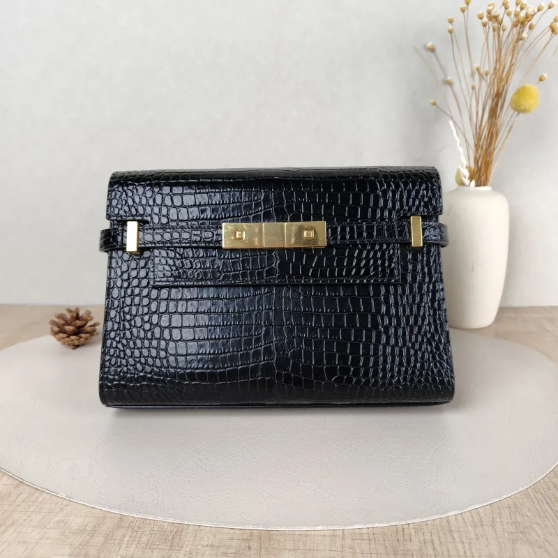 SAINT LAURENT Shoulder Bag MANHATTAN Black Calfskin Small24 × 17.5 × 6 cm
