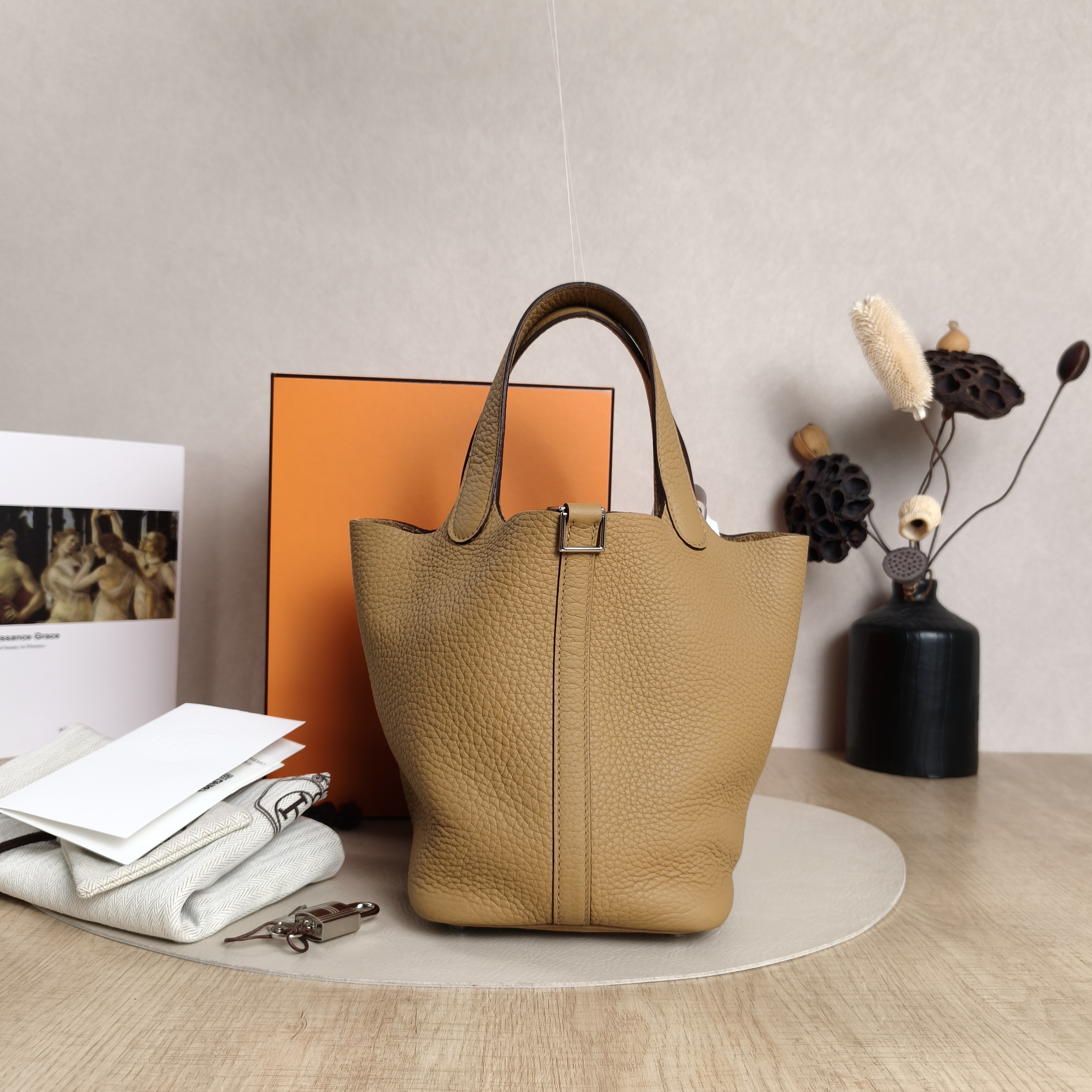 Hermès Top Handle Bag Picotin Lock 18 184B Taurillon Clemence TC Calfskin Small18 × 13 × 18 cm — cover view 7 of 11