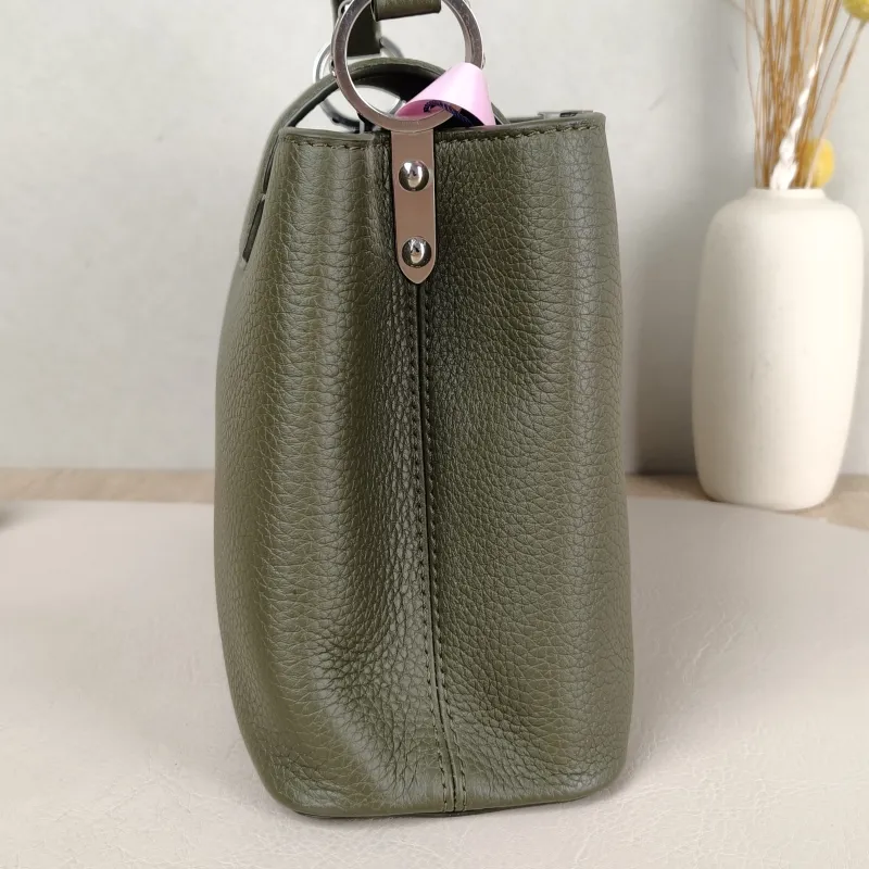 Louis Vuitton Top Handle Bag Capucines Calfskin BB 27 × 9 × 17.5 cm — detail view 1 of 12