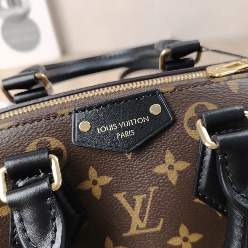 Louis Vuitton Crossbody Bag Speedy Trunk 20Monogram PVC Small20.5 × 11 × 13.5 cm — detail view 11 of 18