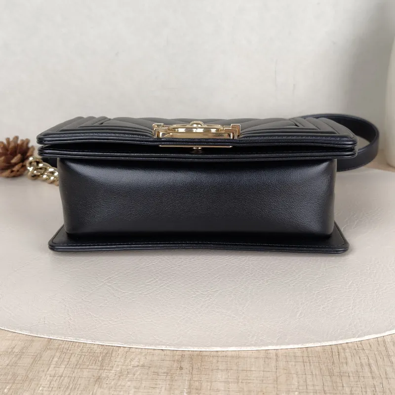 Chanel Crossbody Bagv Le Boy​Black Calfskin Small20.5 × 8.5 × 12 cm — cover view 3 of 5