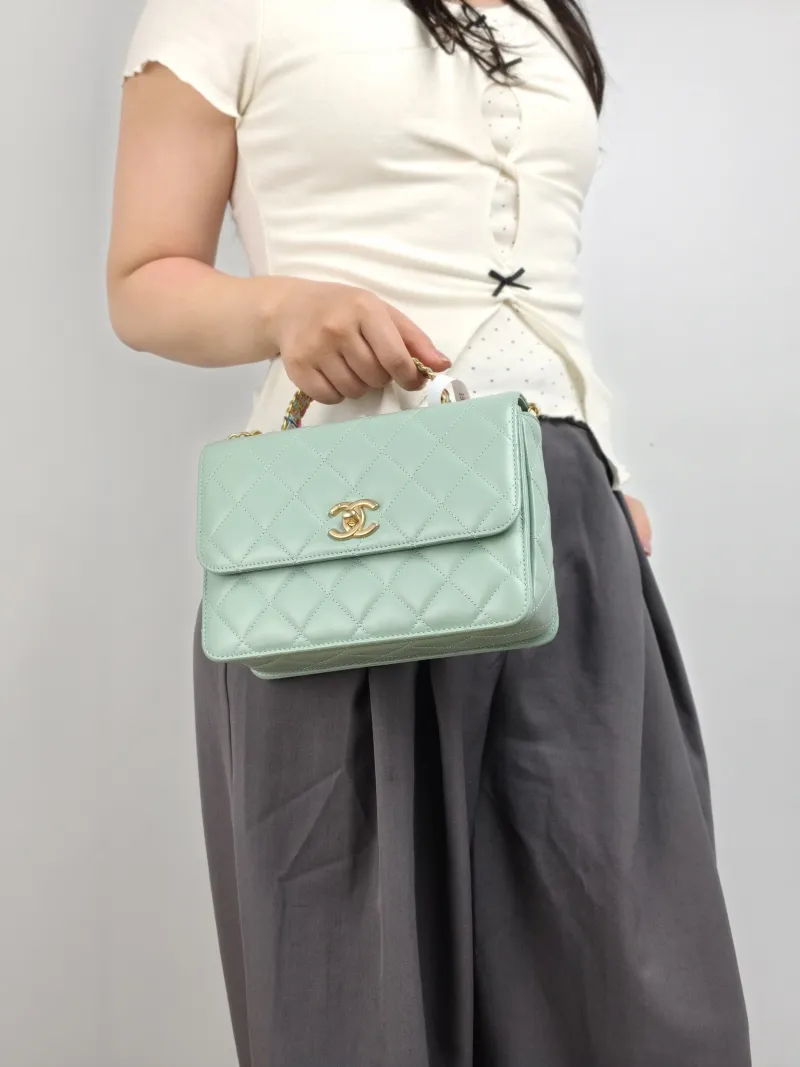 Chanel Crossbody Bag Green Calfskin One Size 22 × 7 × 16 cm — on-model view 3 of 3