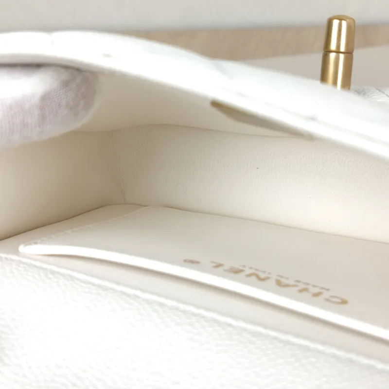 Chanel Crossbody Bag White Grained Calfskin 18 × 5 × 12 cm — detail view 9 of 13