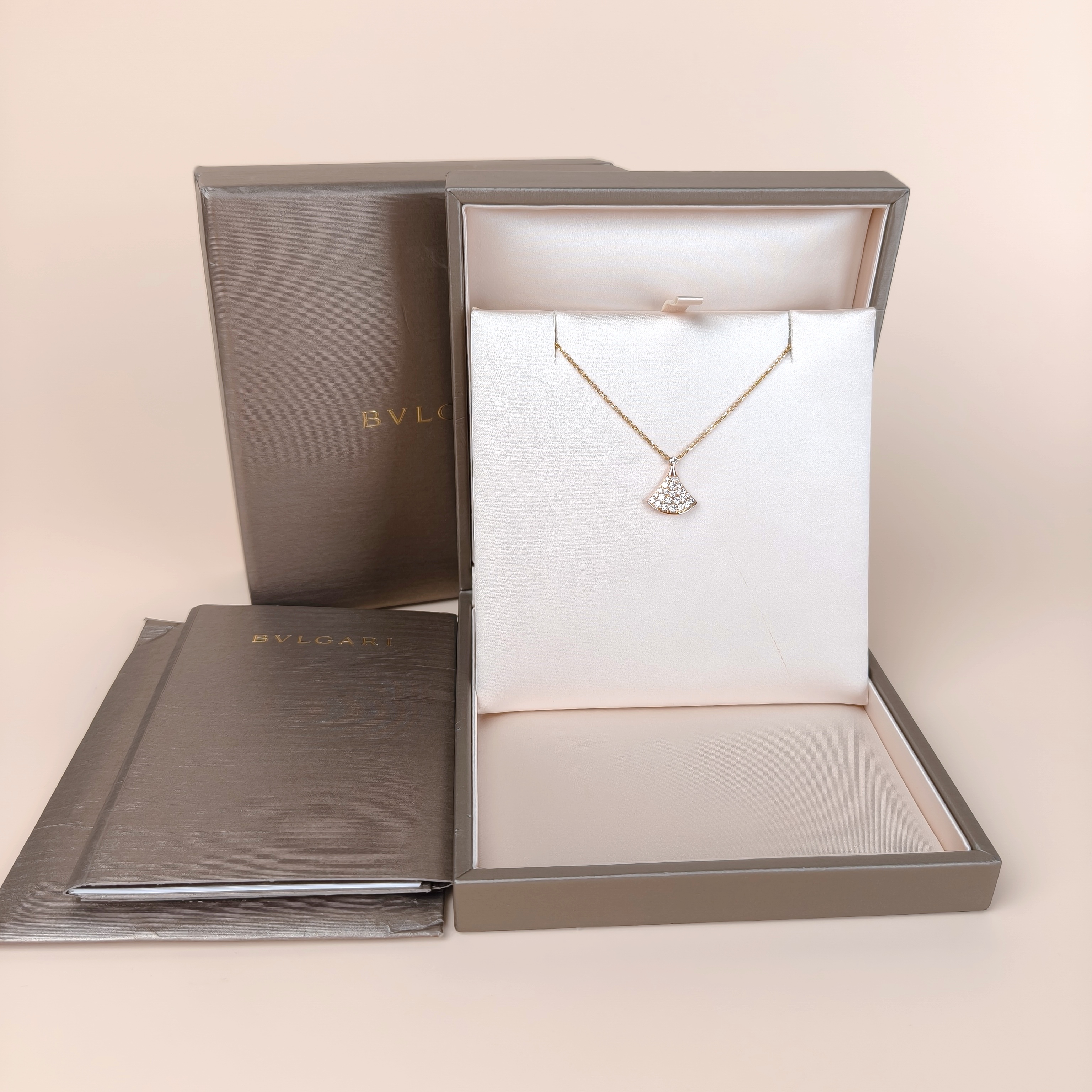 Bvlgari Necklace DIVAS’ DREAM Collection Pavé Diamond Rose Gold Diamond18KR ose Goldmini Pendant0.9cm — cover view 10 of 11