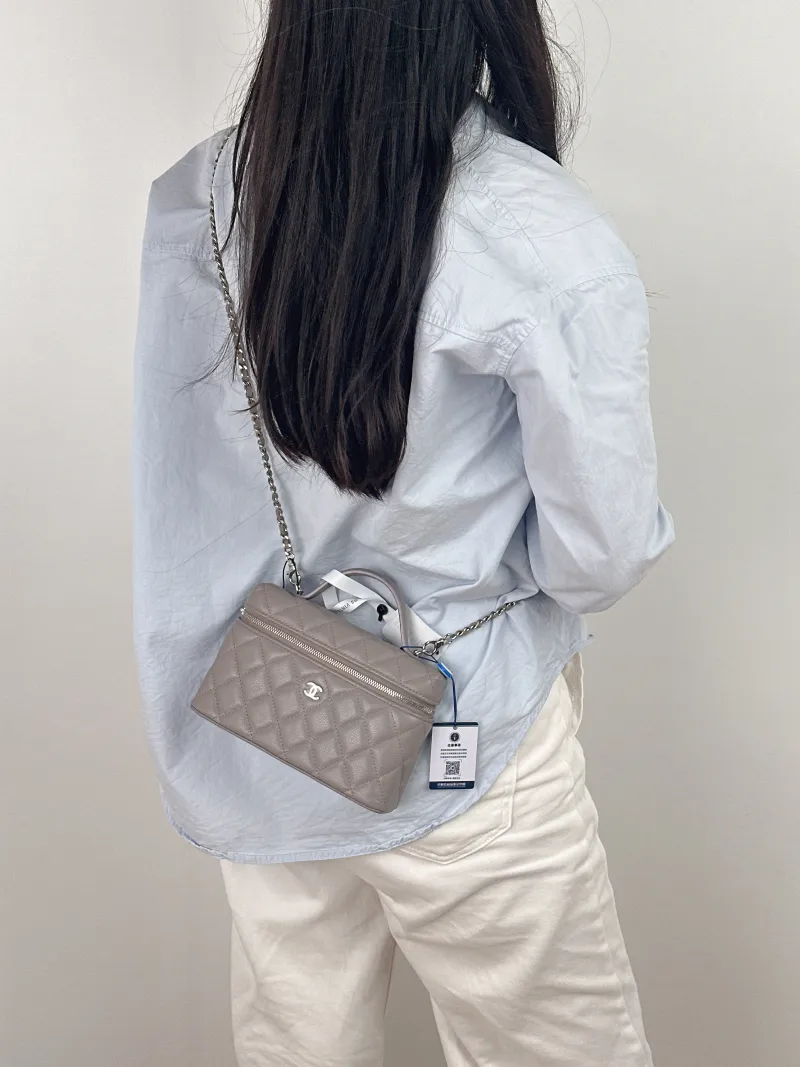 Chanel Crossbody Bag lp Box Bag Top Handle Crossbody Bag Grey Grained Calfskin One Size 19.5 × 5 × 17 cm — on-model view 1 of 2