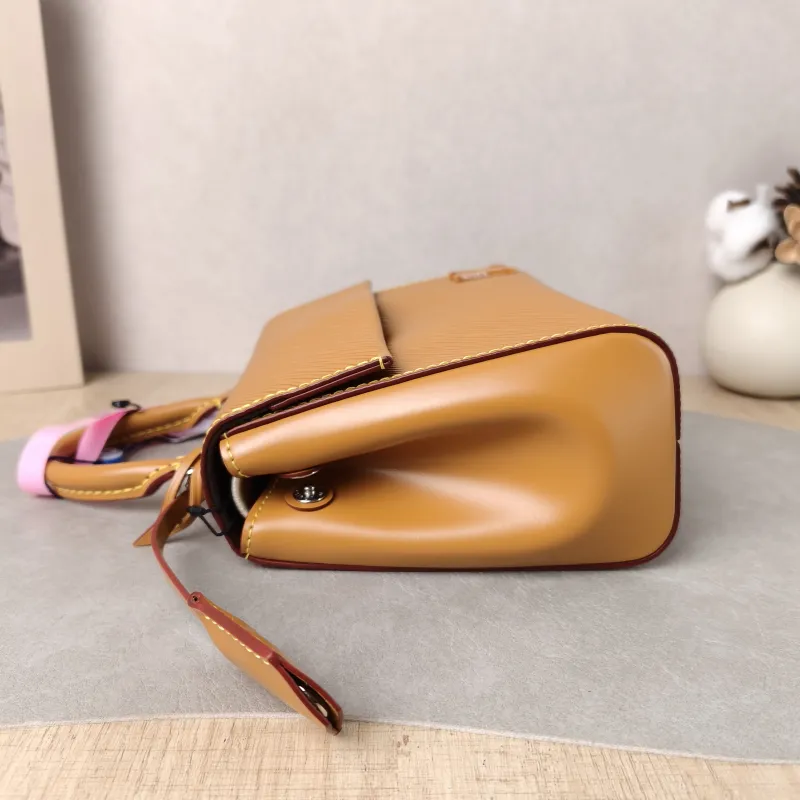 Louis Vuitton Crossbody Bag CLUNY Yellow Epi Embossed Calfskin Mini 20 × 7.5 × 16 cm — detail view 6 of 15