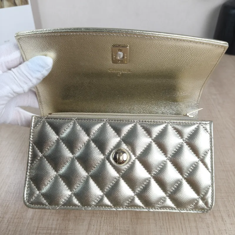 Chanel Crossbody Bag26c Gold Grained Calfskin One Size18.5 × 6 × 11 cm — detail view 10 of 13