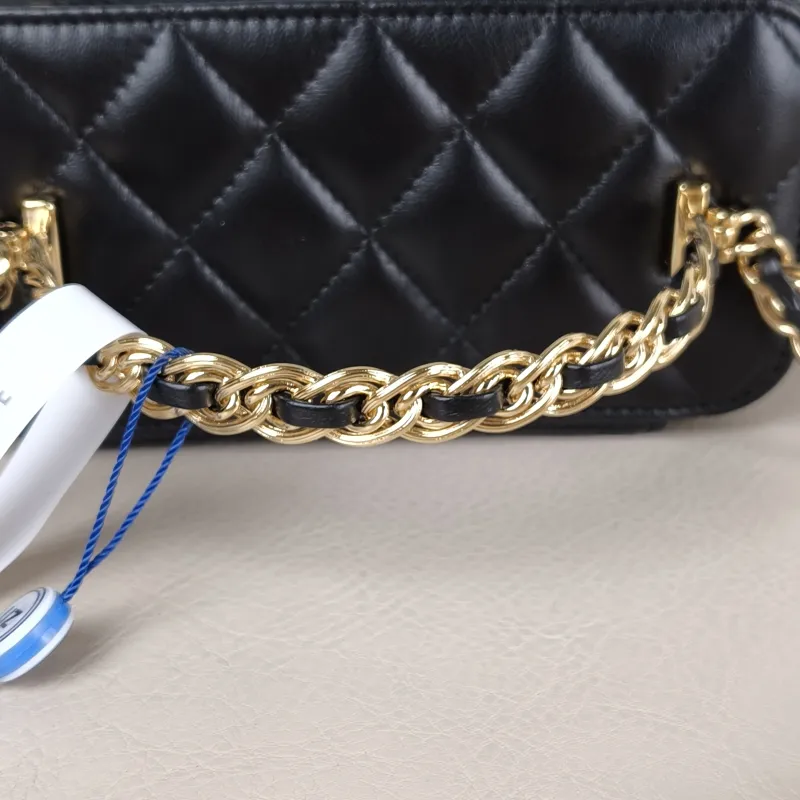 Chanel Crossbody Bag Edition Black Lambskin Mini 16 × 8 × 9.5 cm — detail view 3 of 15