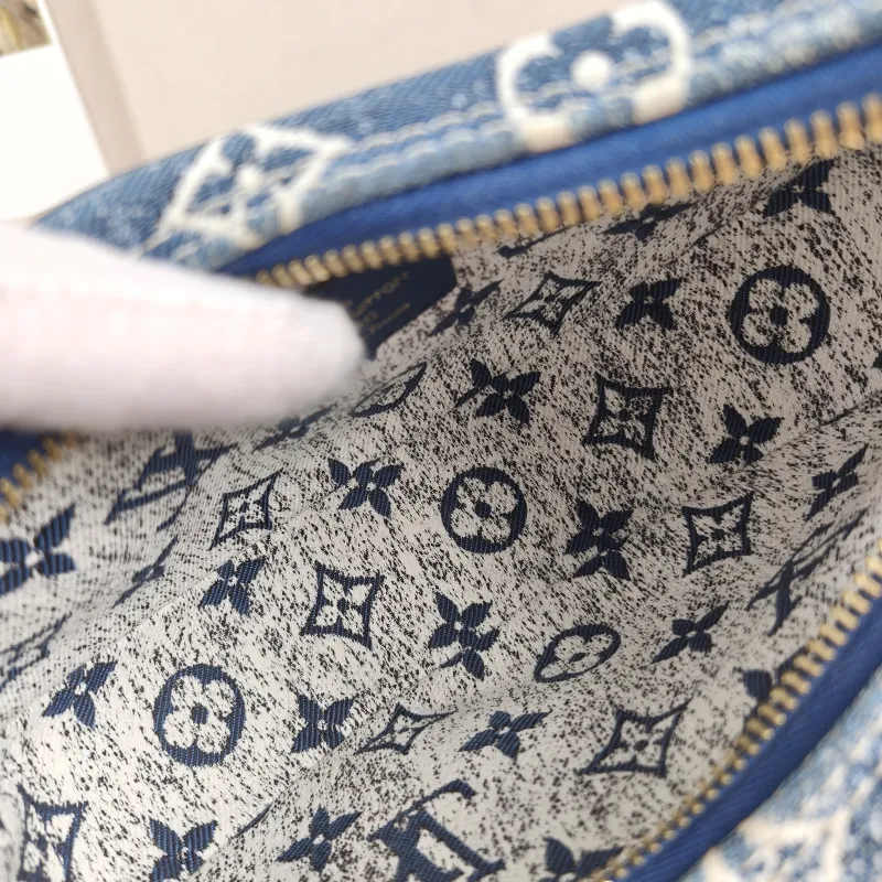 Louis Vuitton Crossbody Bag Loop Blue Small 23 × 6 × 13 cm — detail view 13 of 13