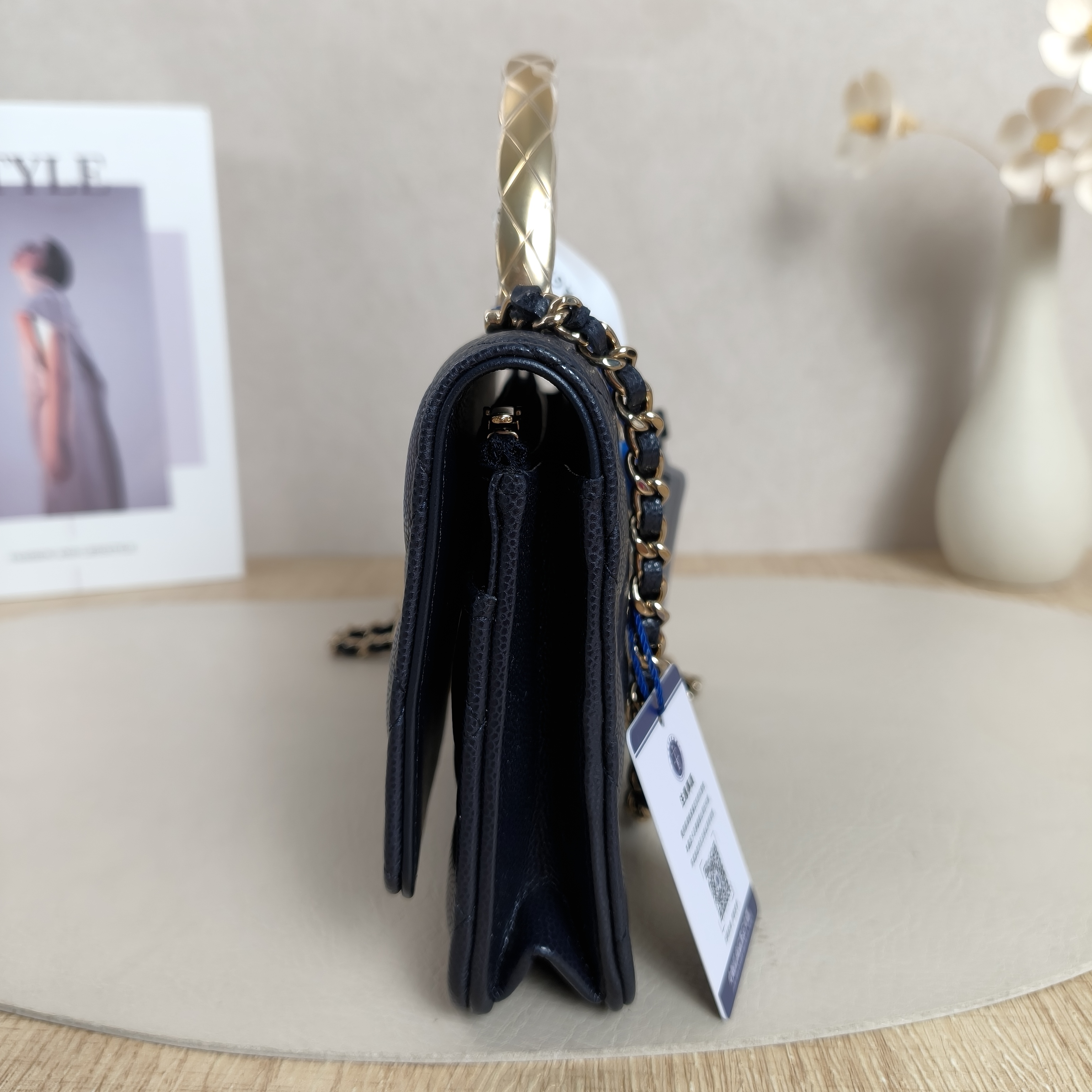 Chanel 25s woc Microchip Edition · 19 × 3 × 13 cm — cover view 5 of 11