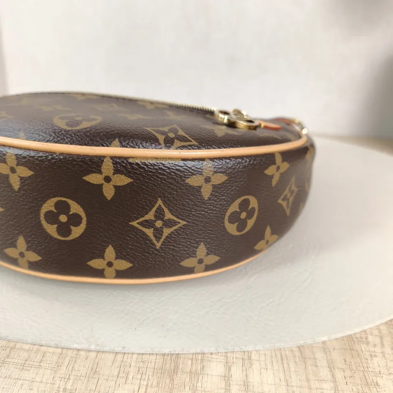Louis Vuitton Crossbody Bag Loop Monogram PVC Small 23 × 6 × 13 cm — detail view 5 of 12