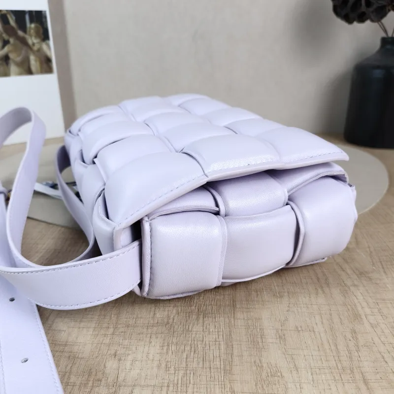 Bottega Veneta Crossbody Bag Padded Cassette Woven Lambskin Medium26 × 8 × 18 cm — detail view 11 of 14
