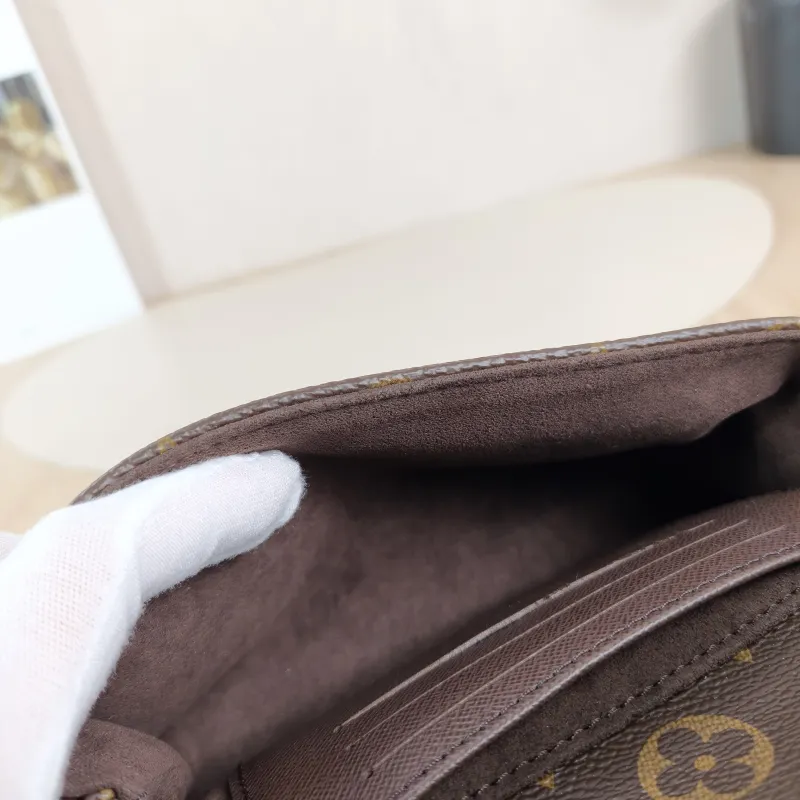 Louis Vuitton Crossbody Bag MADELEINE Monogram PV Cnano21 × 6 × 12.5 cm — detail view 10 of 13