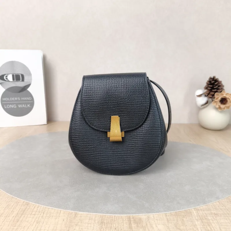 Bottega Veneta Belt Bag Angle Belt Bag Black Calfskin One Size18 × 6 × 16 cm