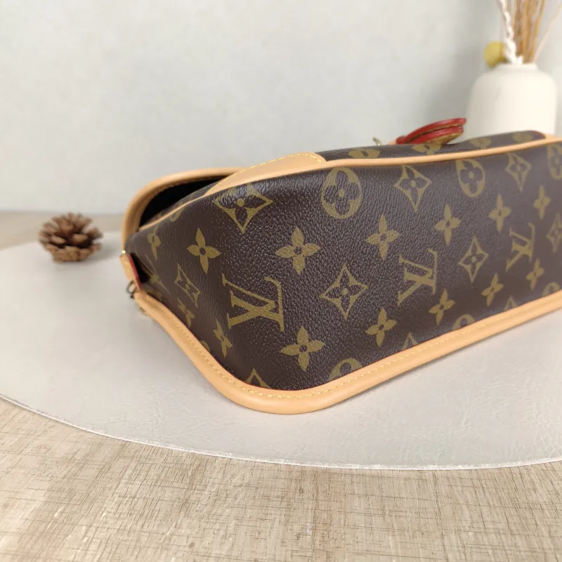 Louis Vuitton Crossbody Bag Shoulder Strap PVC Small 24 × 9 × 15 cm — detail view 8 of 15