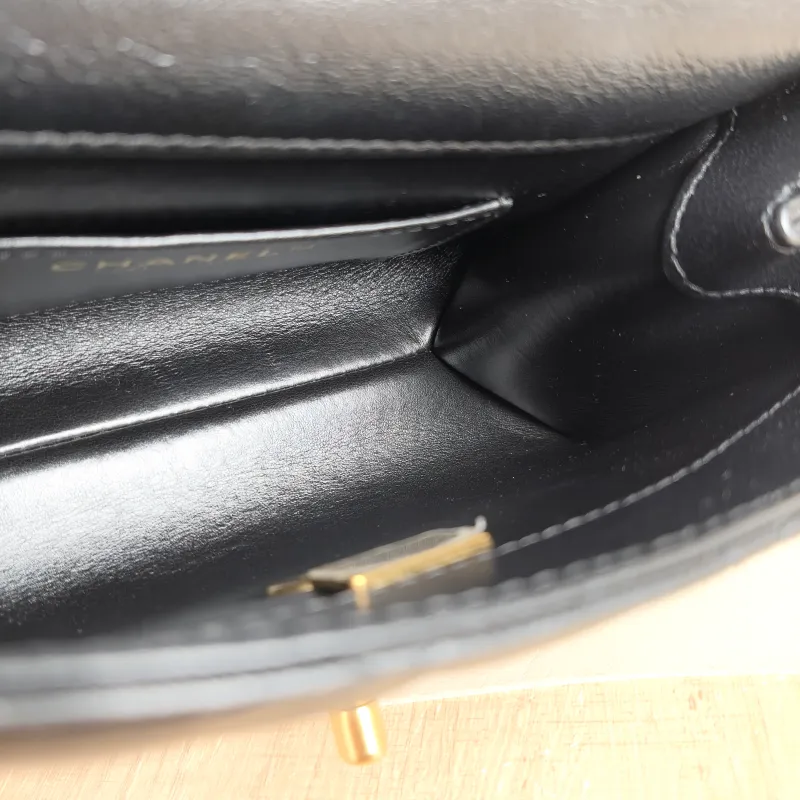 Chanel Crossbody Bag Pearl Black Lambskin Mini 19 × 7 × 13 cm — detail view 9 of 12