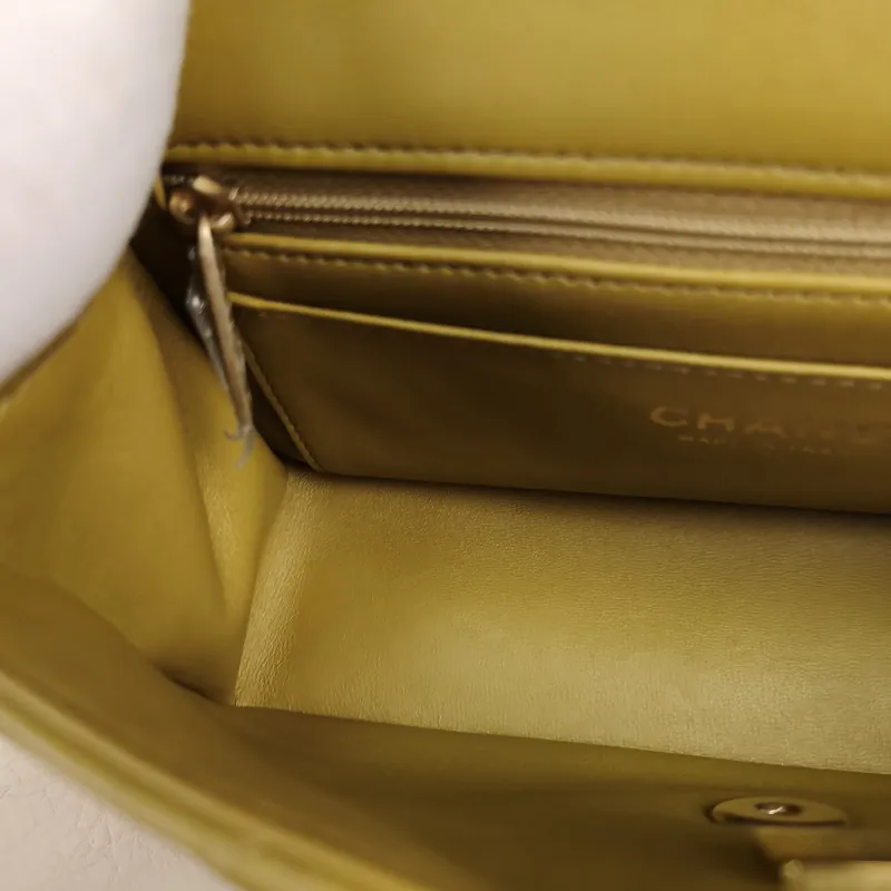 Chanel Crossbody Bag mini Yellow Lambskin mini20 × 6 × 12 cm — detail view 4 of 15