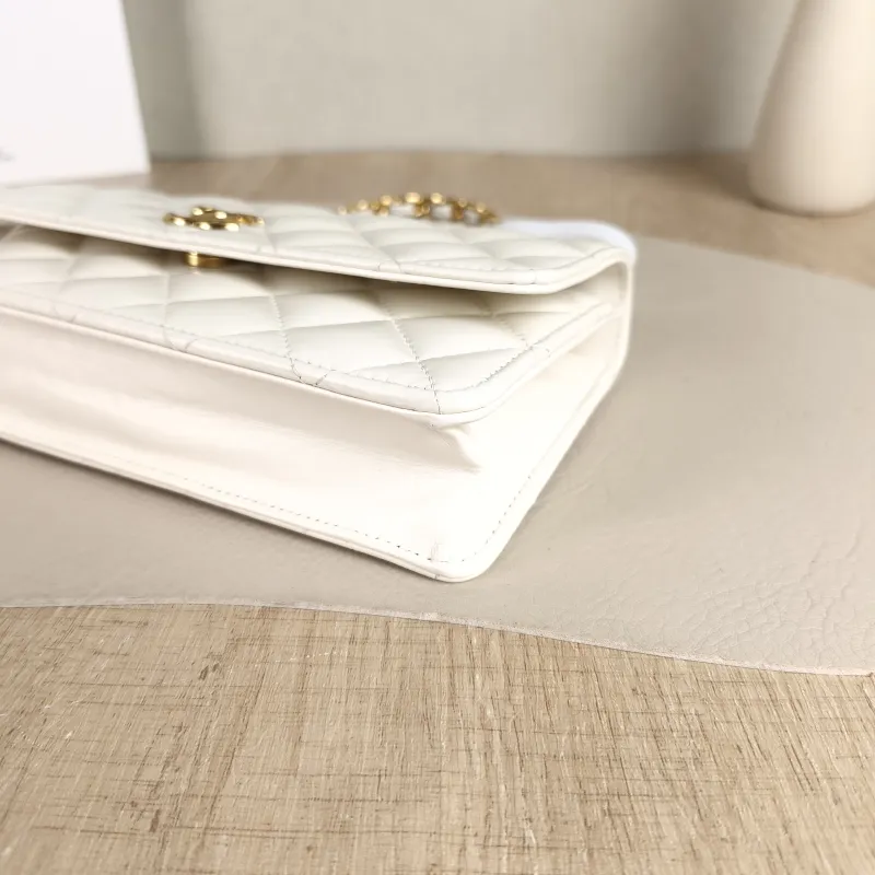 Chanel Top Handle Bag White One Size 21 × 4 × 11.5 cm — detail view 4 of 10